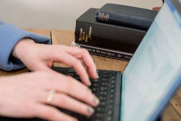 Susan McGregor Celebrant 2025 Branding Photos 14 1 768x512